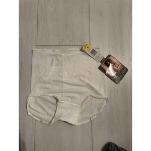 NWT Vintage Henson Kickernick Antron III Nylon‎ Brief Panties Sz 6 Ivory